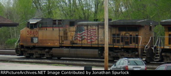 UP 5840, conductor's side view